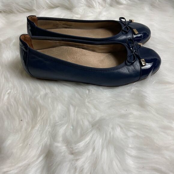 Vionic Minna Navy blue leather and patent round toe slip on flats Size 8 - Picture 2 of 9